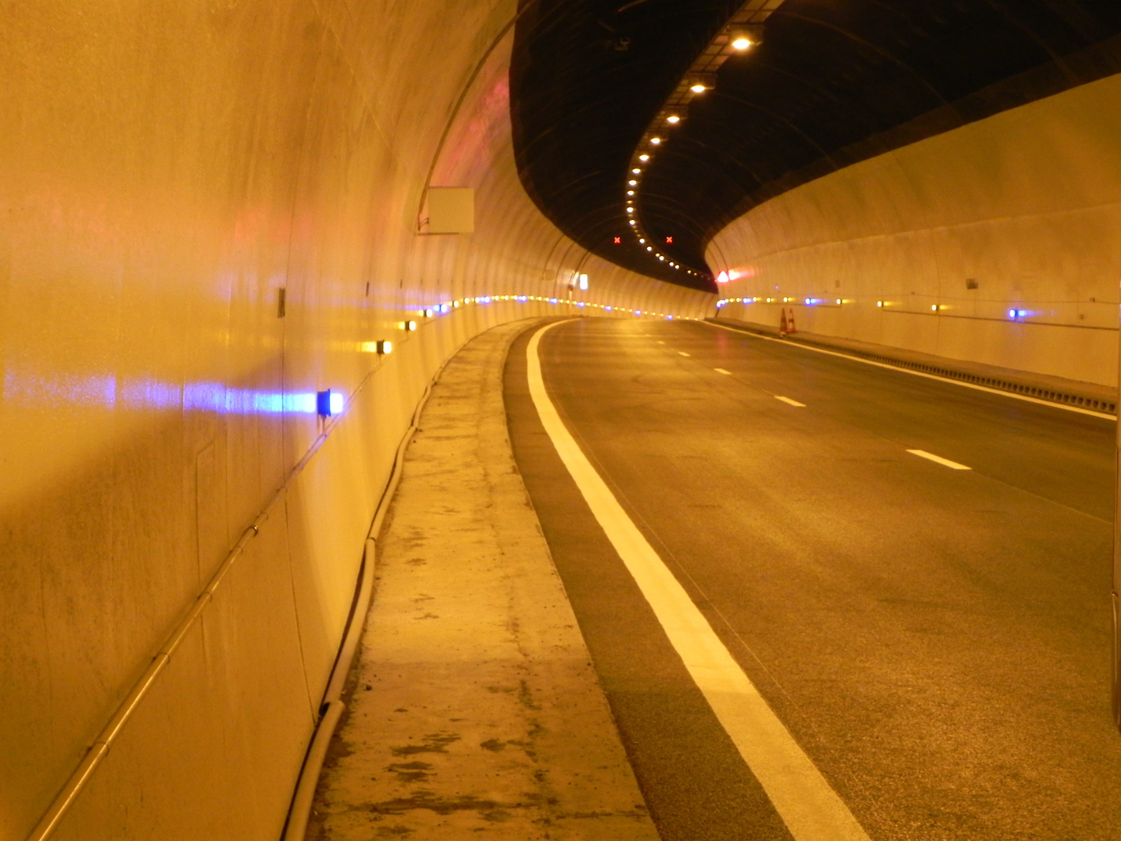 Figure 2: Example of interior zone lighting: Ponsérand tunnel (France)